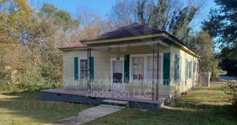 Primary Photo - 302 Dickens Ave