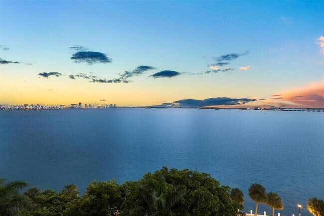 Foto del edificio - 1420 Brickell Bay Dr