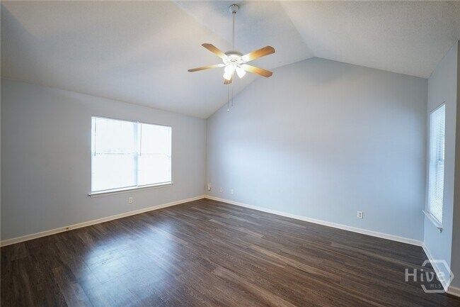 Foto del edificio - 129 Bluelake Blvd