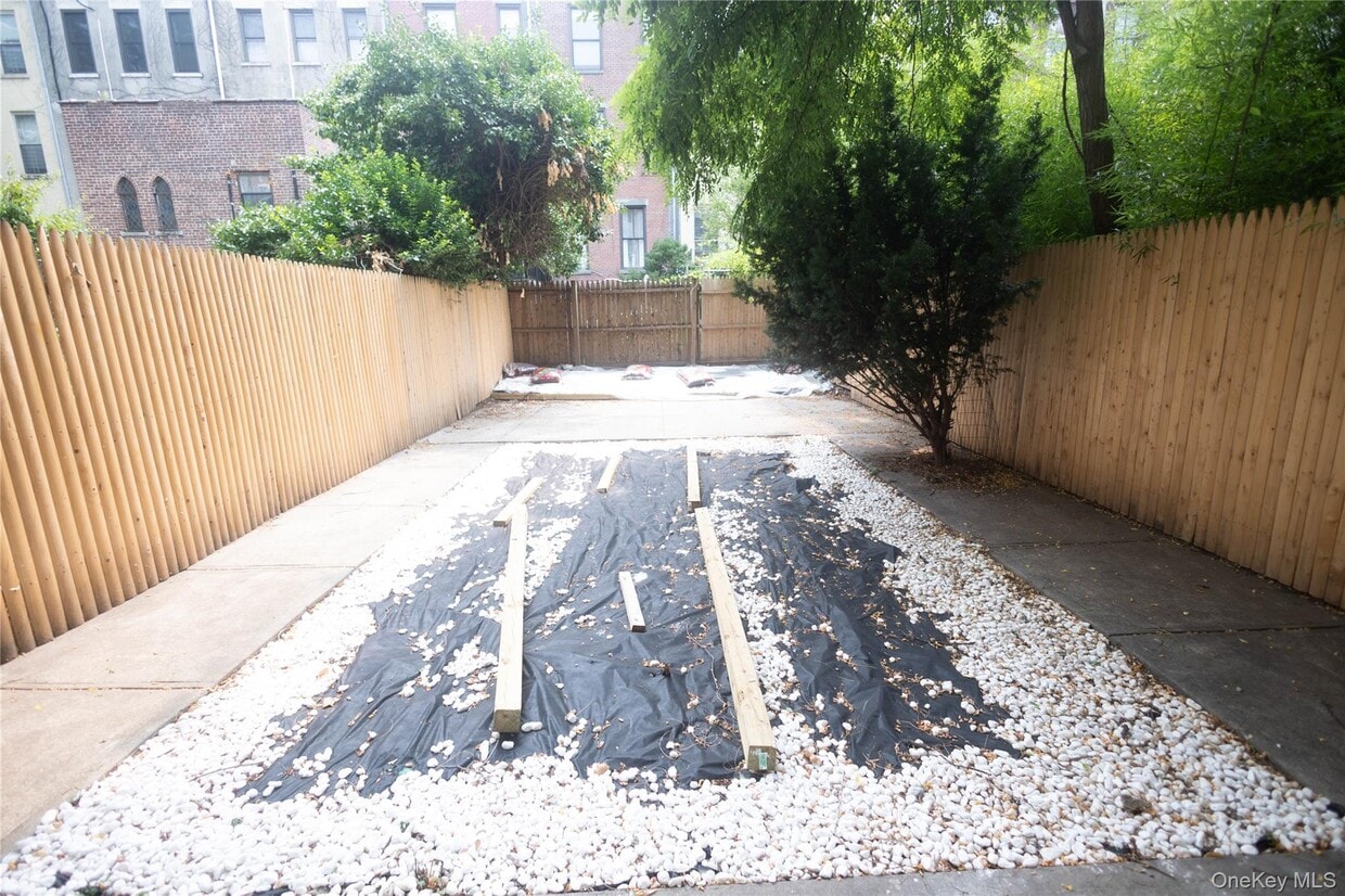 Primary Photo - 160 W 132nd St