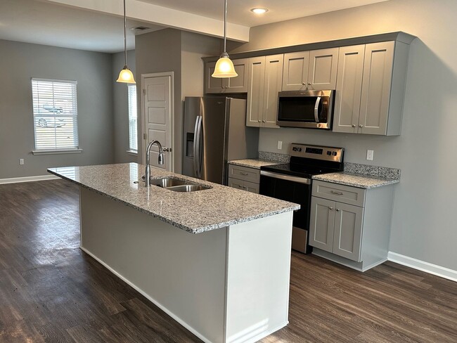 Building Photo - 4 bed, 2 bath home built in 2022