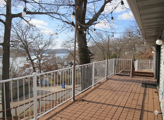 Foto del edificio - 4 bedroom lake view home