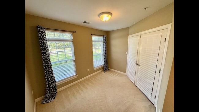 Bedroom (lower level) - 9403 Aston Villa