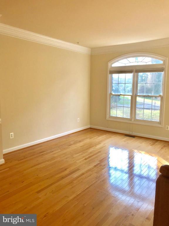 Foto del edificio - 8904 Ashgrove House Ln