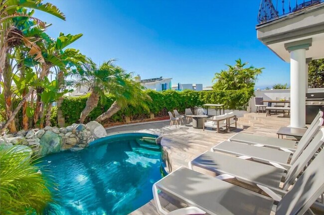 Building Photo - Luxury Bird Rock Retreat | 3BR Oasis w/ Po...