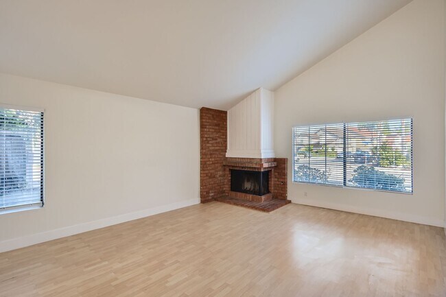 Building Photo - 3 Bedroom 2.5 Bath two story home!!!
