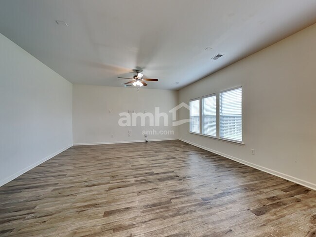 Foto del edificio - 407 Pine Hill Ln