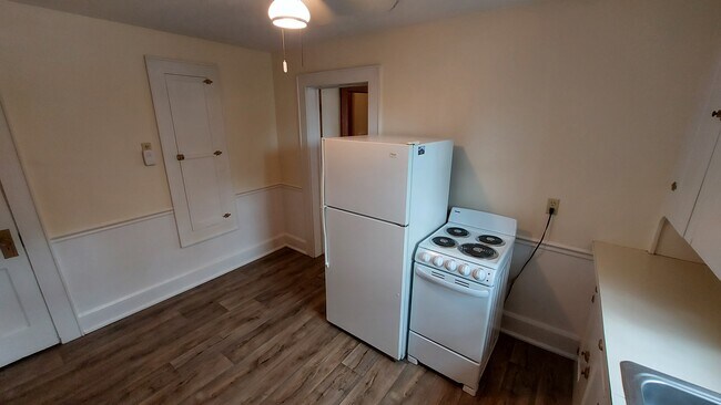 Kitchen - 1020 Washington Ave