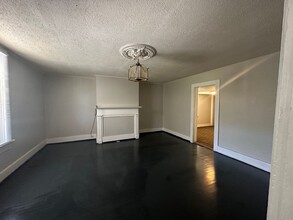 Building Photo - 607 Maple St