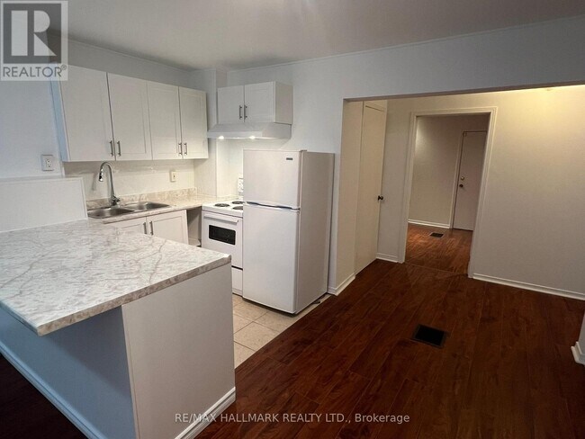 Photo du bâtiment - 266-266 Avenue Rd