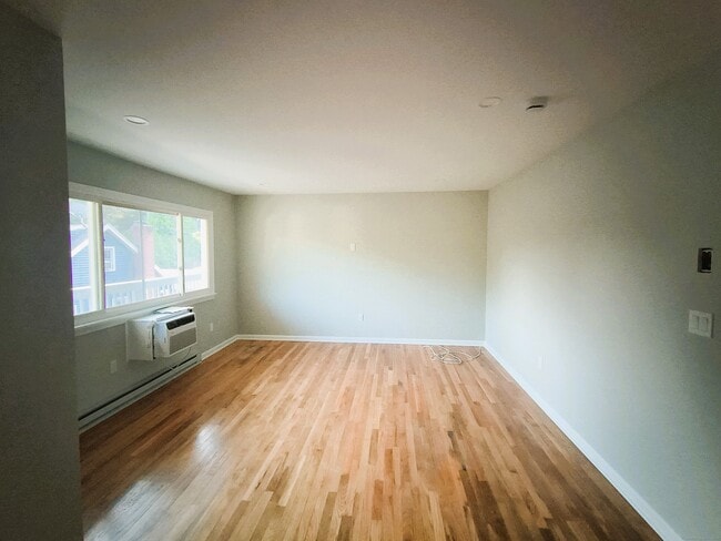 Building Photo - 143 Columbus Pl