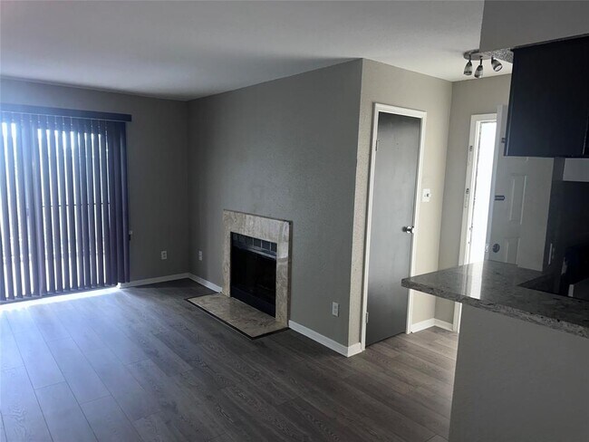 Building Photo - 7400 Bellerive Dr