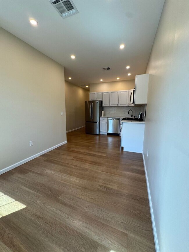 Foto del edificio - 628 Bramhall Ave