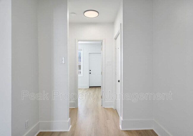 Building Photo - 606 N 32nd St