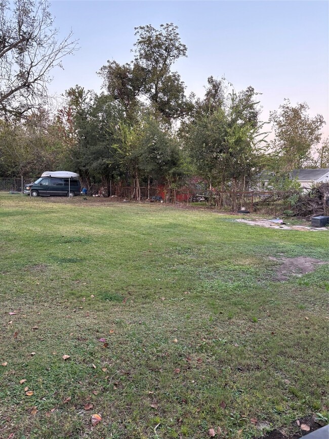 Building Photo - 10523 Oswego St