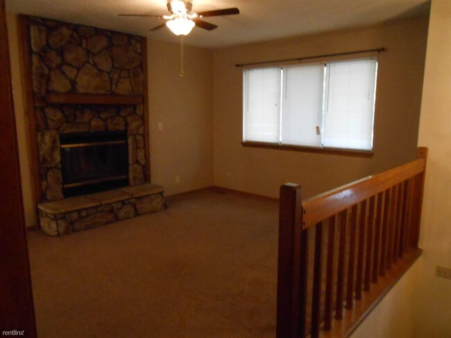 Foto del edificio - 2230 N Basswood Ct