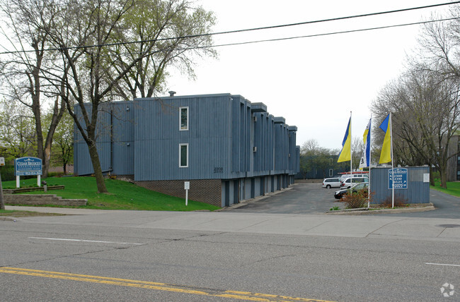 Building Photo - Cedar Bridges