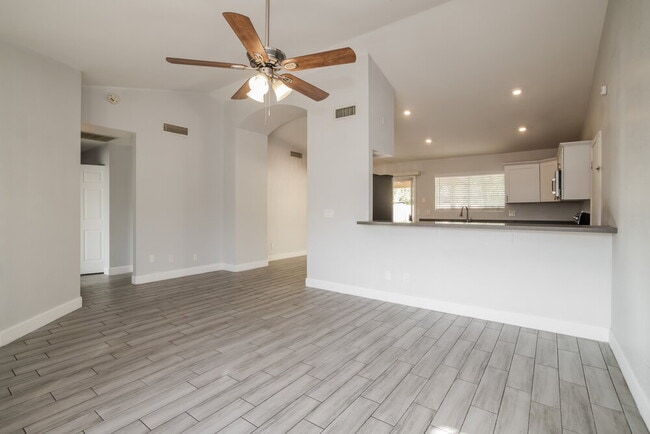 Building Photo - 1333 N Higley Rd