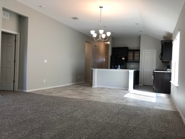 Foto del edificio - 825 Whitebrush Dr