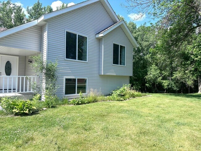 Building Photo - 3345 Minnesota Ln N
