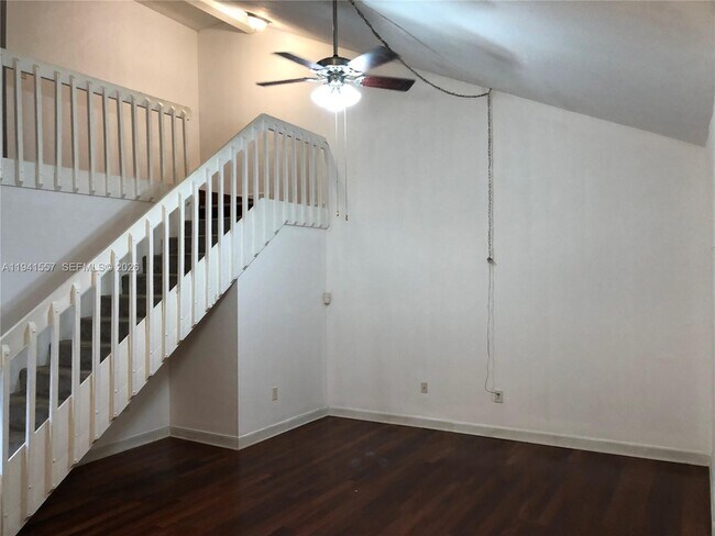 Foto del edificio - 685 Grenadine Ct