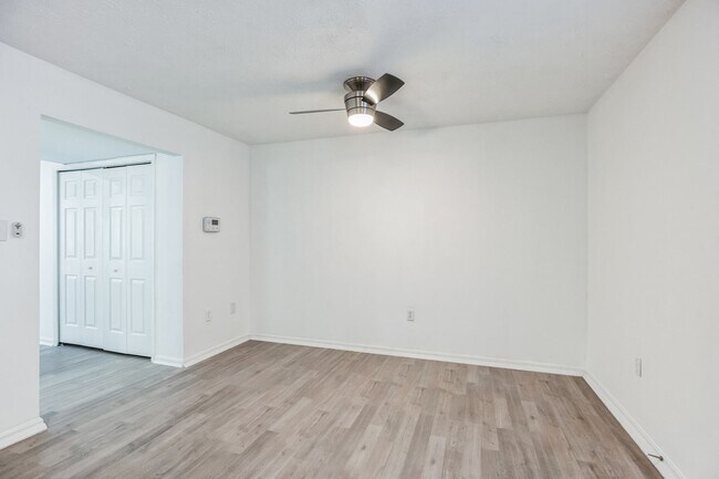 Building Photo - Newly updated 3Bd/2.5 Bth TH in the sought...