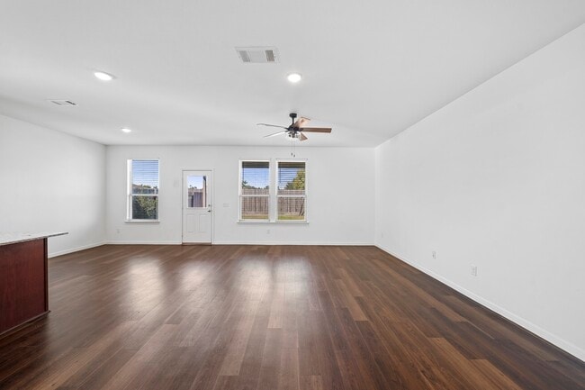 Foto del edificio - 329 Paso Fino Dr