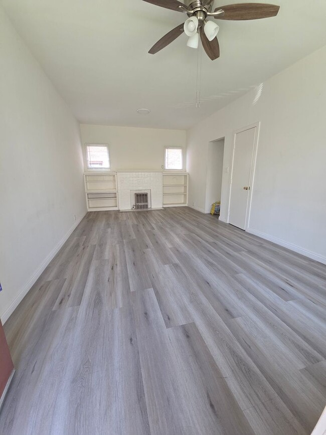 Building Photo - 828 S Glendale Ave