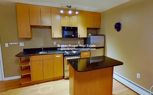 Building Photo - 461 Park Dr
