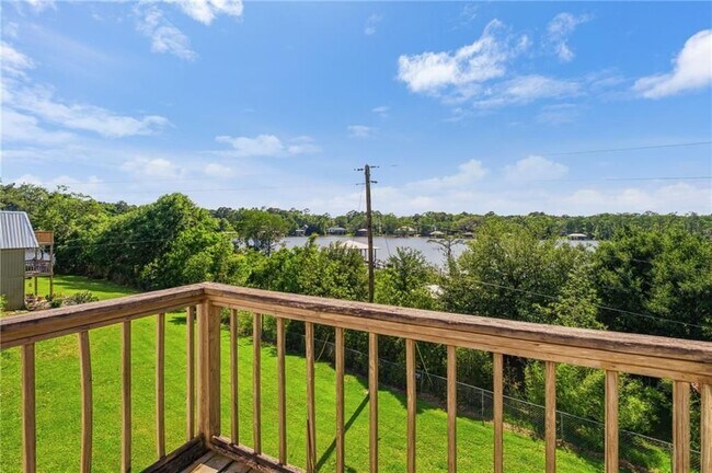 Foto del edificio - 337 Riverbend Dr