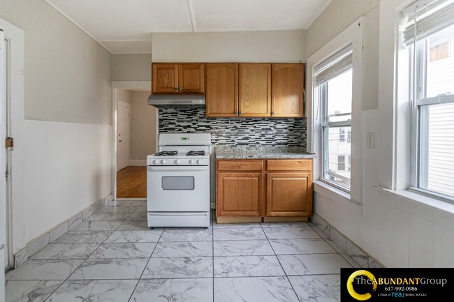 Building Photo - 16 Pinkham Pl