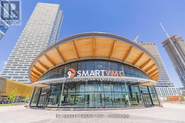 Photo du bâtiment - 898 Portage Pkwy