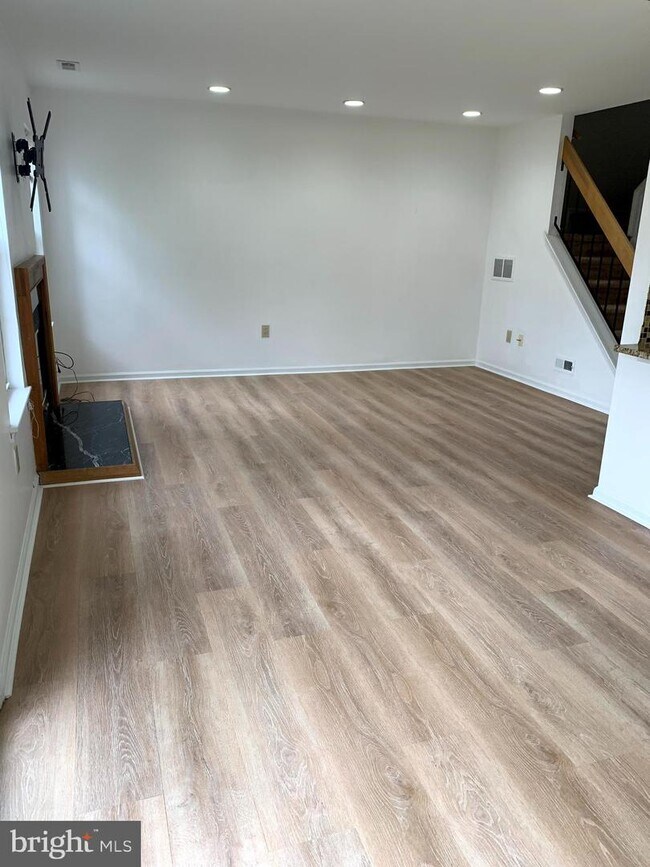 Building Photo - 264 Sequoia Dr