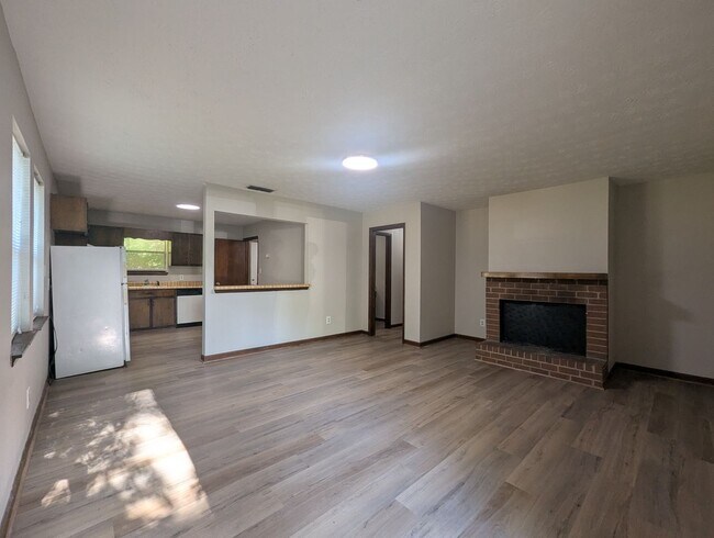 Building Photo - 315/317 Rustwood Dr