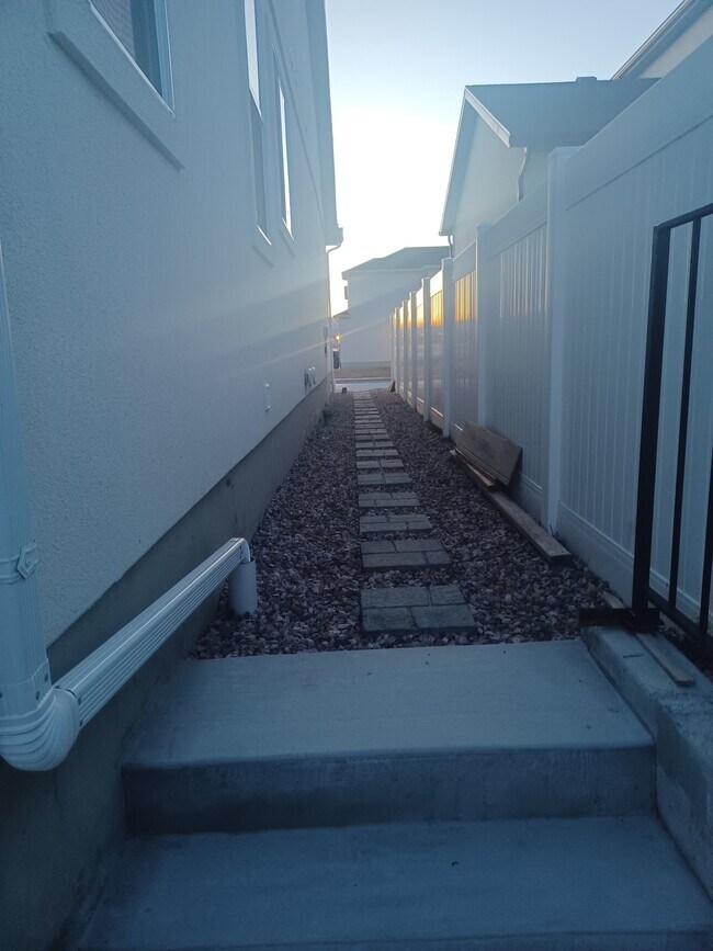 side entrance to stairwell - 3504 Willy Way