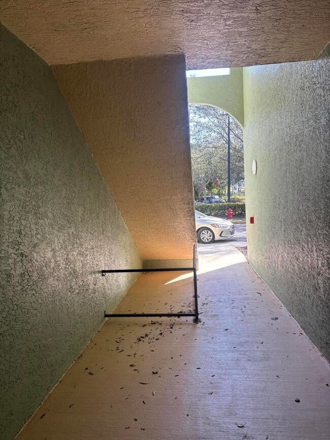 Building Photo - 350 Crestwood Cir