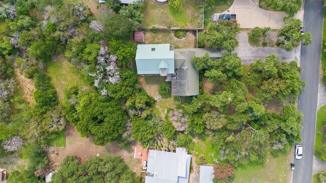 Building Photo - 10108 Lake Ridge Dr