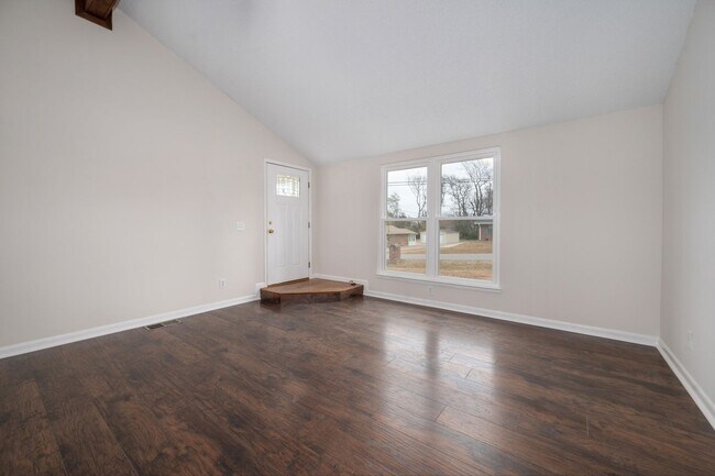 Foto del edificio - 3 Bedrooms with Full Basement on Corner Lot!