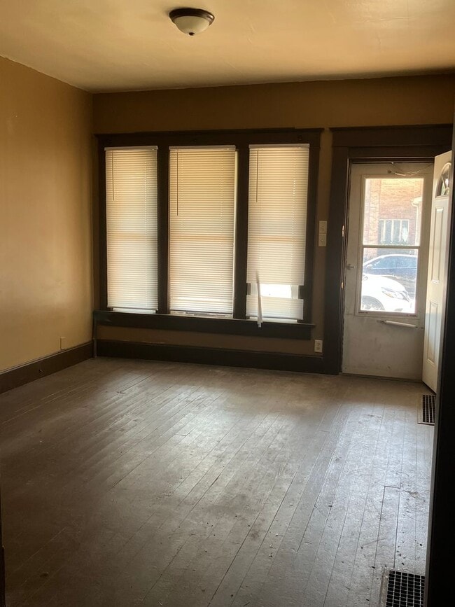 Building Photo - 432 2nd Ave