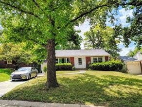 Building Photo - 130 Turf Ct