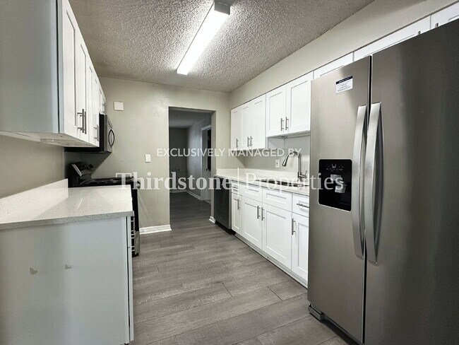 Foto del edificio - 5737 Carnation Rd