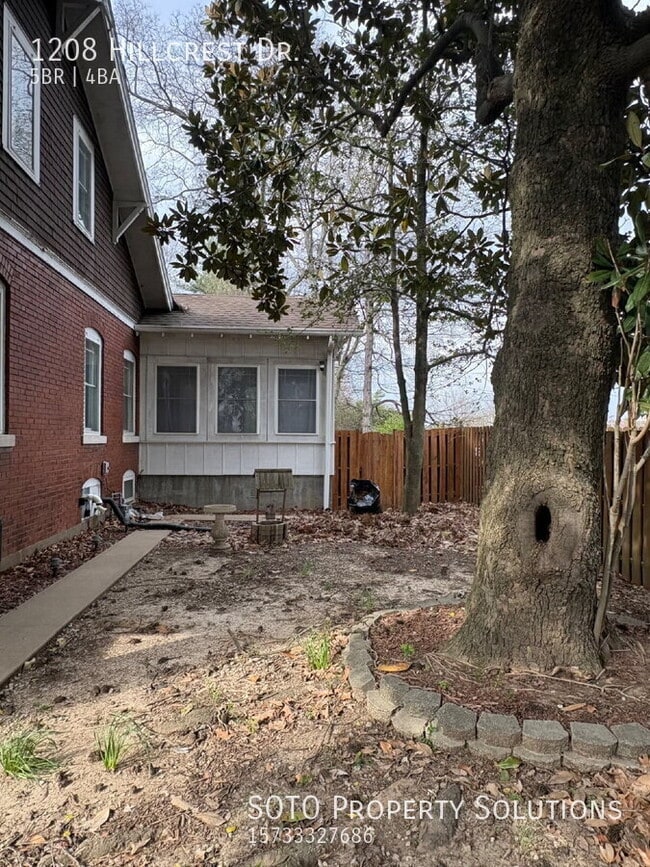 Building Photo - 1208 Hillcrest Dr