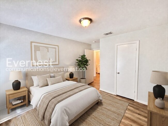 Foto del edificio - 230 Creek Cove Dr