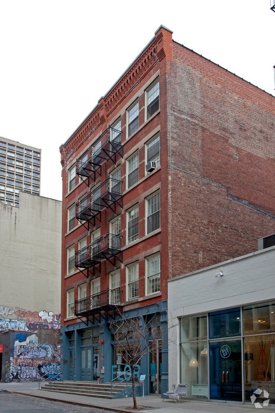 Building Photo - 142 Wooster St