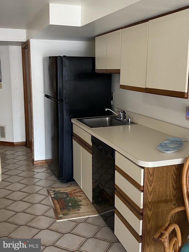 Building Photo - 313 South Dr