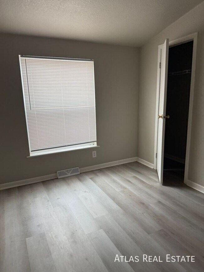 Foto del edificio - 2990 W C St