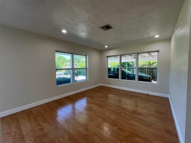 Foto del edificio - 1636 NE 18th St