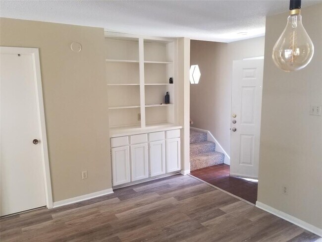 Foto del edificio - 8807 Schick Rd