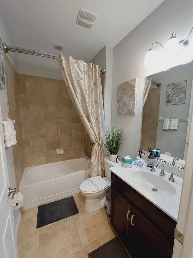 Foto del edificio - Luxurious Home in Toscana Isles Gated Comm...