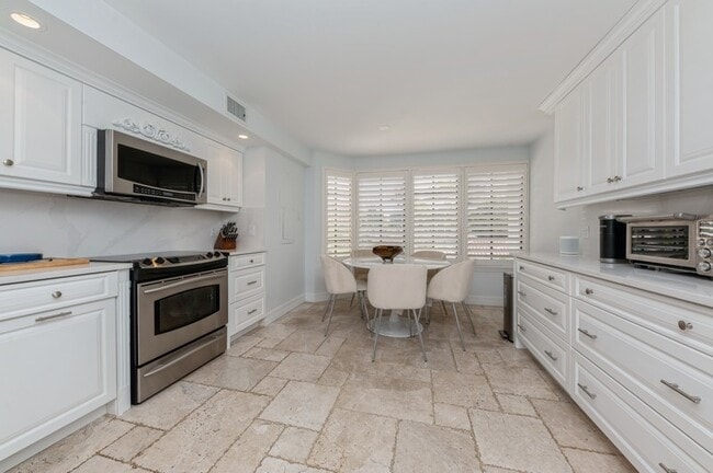 Building Photo - 4401 N Ocean Blvd